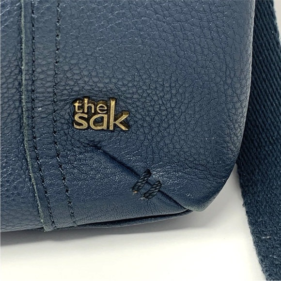 The Sak Navy Blue Leather Crossbody Bag Purse Handbag Zipper Pockets Lined inner - Picture 4 of 16